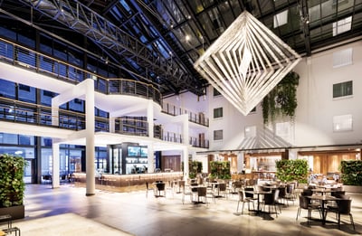 estrel-hotel-atrium-windspiel-02